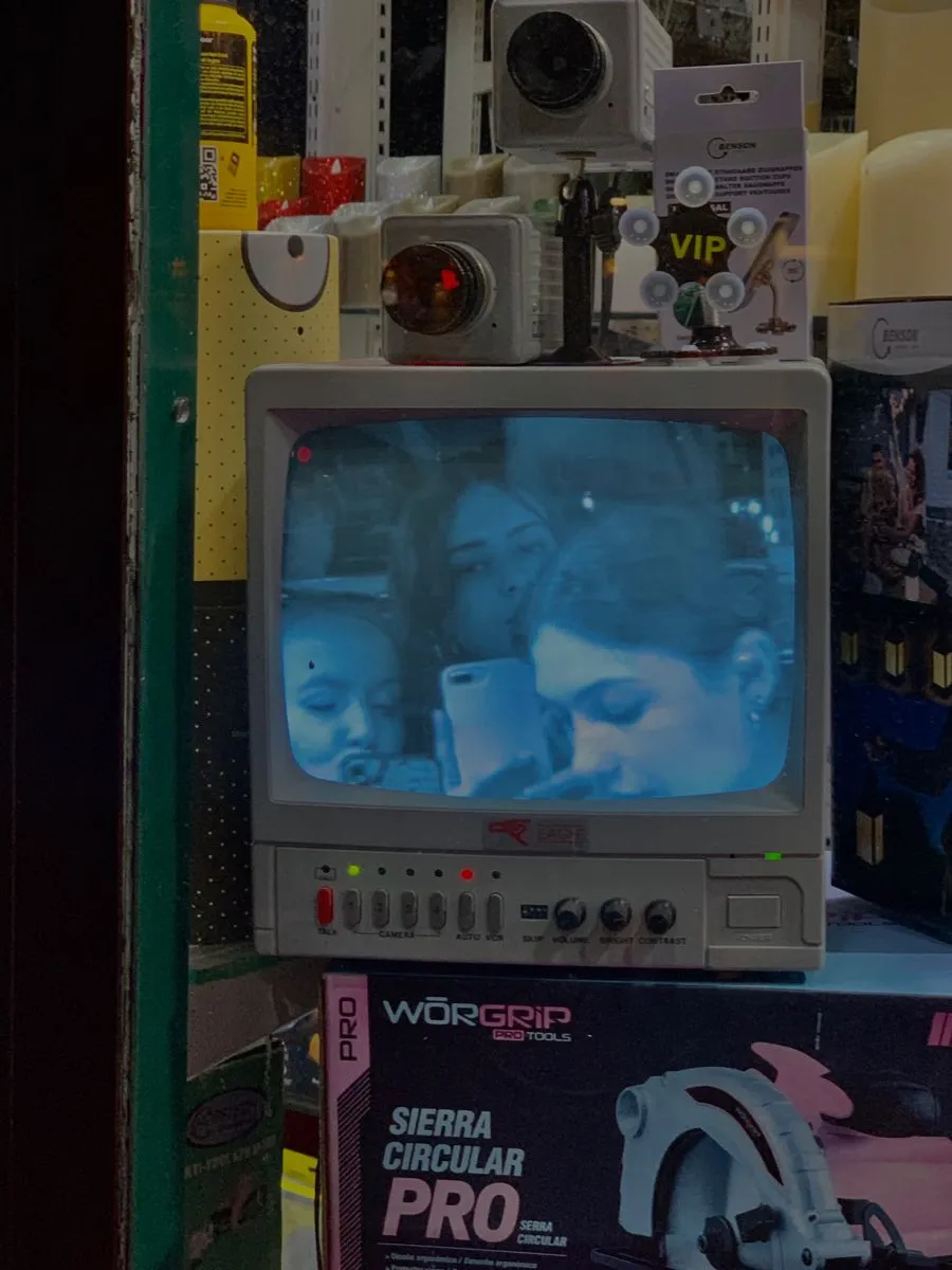 CRT photobooth vintage TV effect